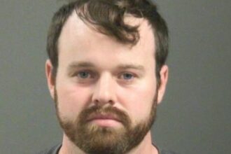 La foto segnaletica di Joseph Duggar è stata rilasciata tra le accuse di presunte molestie su minori