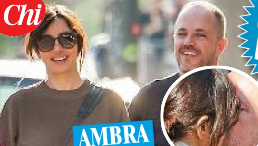 Ambra Angiolini mano nella mano con Pico Cibelli a Milano: scatta il bacio, guarda - Gossip.it