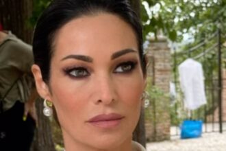 ''E’ stato squallidissimo'': Manuela Arcuri parla dell’amica che ha tentato di rubarle il marito durante la crisi - Gossip.it