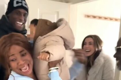 Enock Barwuah, il fratello minore di Balotelli, rivede i genitori dopo tanto tempo: le immagini della sorpresa - Gossip.it