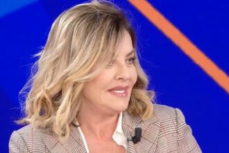 ''Ho rischiato grosso'': Eva Grimaldi in tv svela di essere stata operata d’urgenza per colpa di una protesi al seno - Gossip.it