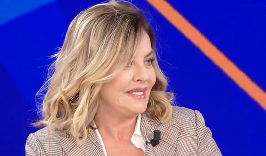 ''Ho rischiato grosso'': Eva Grimaldi in tv svela di essere stata operata d’urgenza per colpa di una protesi al seno - Gossip.it