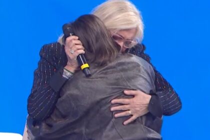 Mara Venier a Domenica In scoppia a piangere: cede alla commozione e crolla in diretta tv, ecco perché - Gossip.it