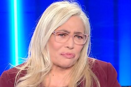 ''Ci eravamo allontanate, poi…'': Mara Venier in lacrime per la morte dell’amica Enrica Bonaccorti - Gossip.it