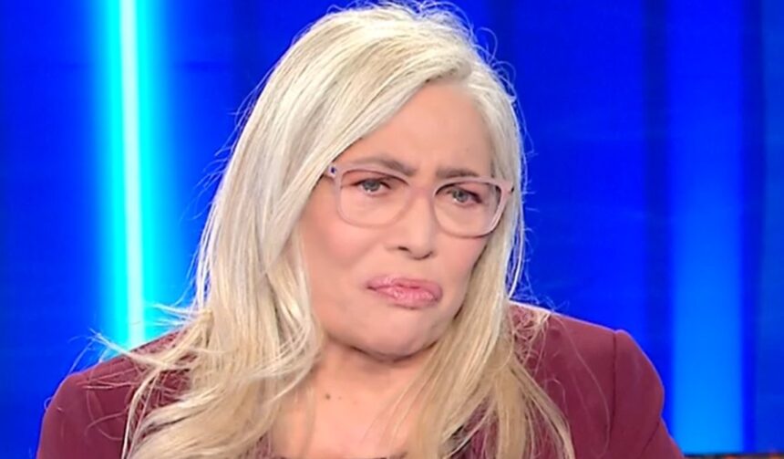 ''Ci eravamo allontanate, poi…'': Mara Venier in lacrime per la morte dell’amica Enrica Bonaccorti - Gossip.it