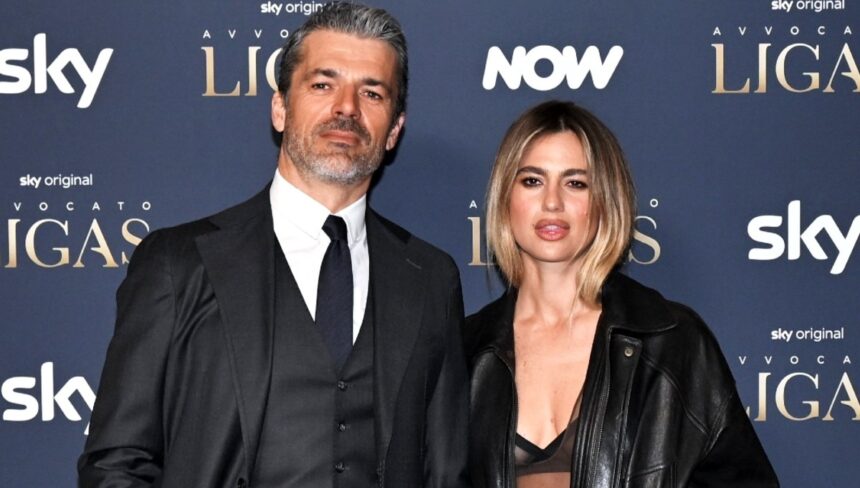 Luca Argentero e Cristina Marino sul red carpet a Milano per la serie tv in cui recitano insieme: guarda - Gossip.it