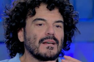 ''Ci siamo fatti male'': Francesco Renga confessa perché è finita con Ambra Angiolini, madre dei suoi due figli - Gossip.it