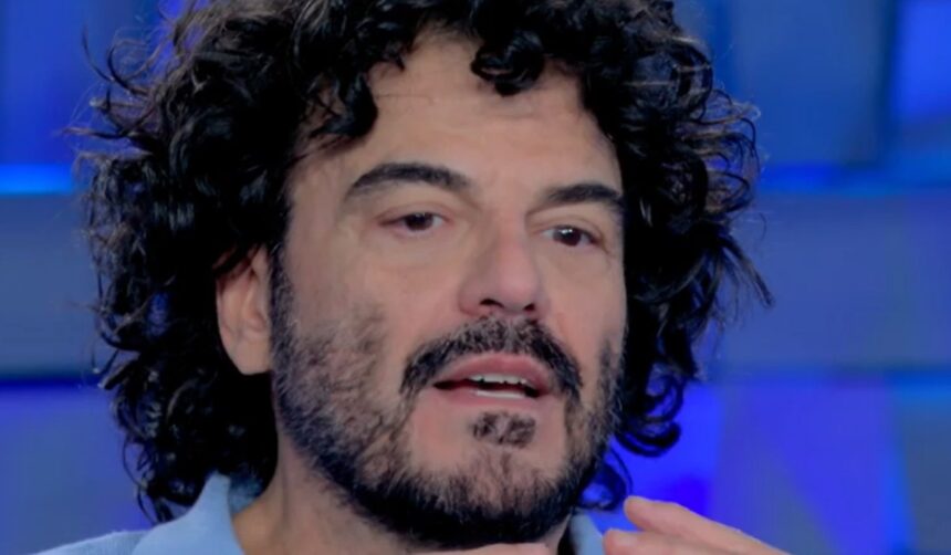 ''Ci siamo fatti male'': Francesco Renga confessa perché è finita con Ambra Angiolini, madre dei suoi due figli - Gossip.it