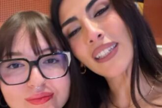 Giulia Salemi va alla prima a teatro a Milano e ritrova per puro caso la sorella adottiva Nausika: guarda - Gossip.it