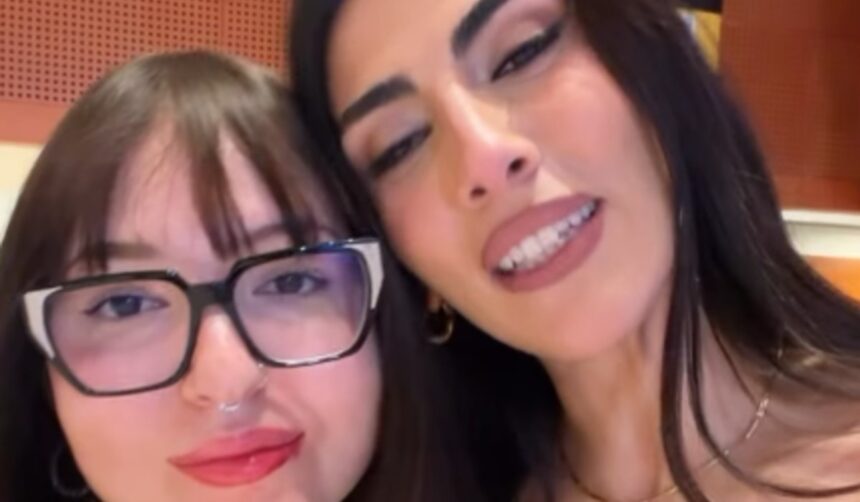 Giulia Salemi va alla prima a teatro a Milano e ritrova per puro caso la sorella adottiva Nausika: guarda - Gossip.it
