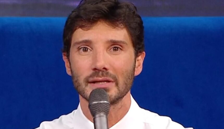 ''Mi ha preso alla sprovvista'': Stefano De Martino fa la sua prima intervista da conduttore e direttore artistico di Sanremo 2027 - Gossip.it