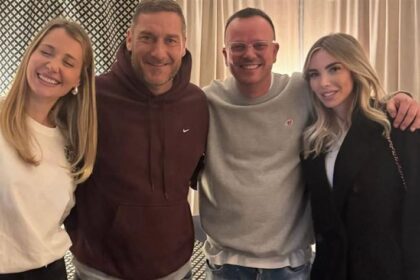 Francesco Totti con Noemi Bocchi insieme a Gigi D'Alessio e la compagna Denise: l'incontro dopo il concerto - Gossip.it