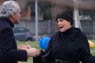 ''Sei un testa di ca**o, un co*lione'': Simona Ventura riempie di insulti il marito Giovanni Terzi, ecco cos’è successo - Gossip.it