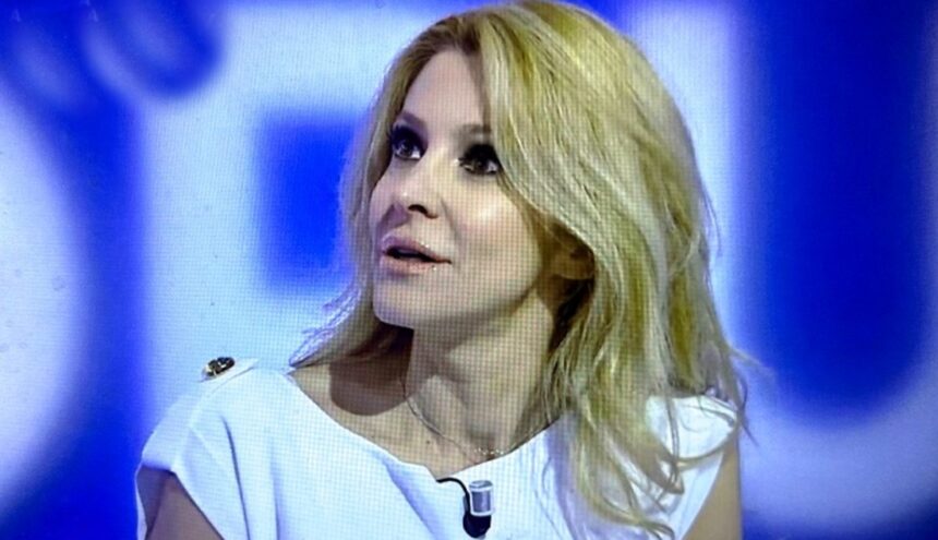 Adriana Volpe rimane a bocca aperta: la rivelazione in diretta tv di Barbara Palombelli sul GF Vip la fa rimanere senza parole - Gossip.it