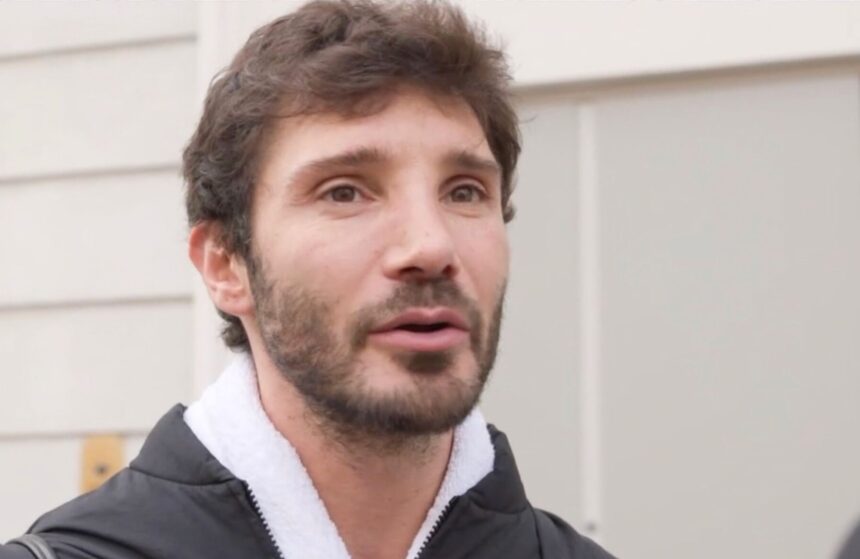 ''Sarà un anno lungo e intenso'': Stefano De Martino parla di Sanremo 2027 con 'Le Iene' - Gossip.it
