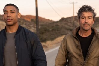 Kyle Chandler allena Aaron Pierre nel primo teaser di "Lanterns" - Guardalo ora!