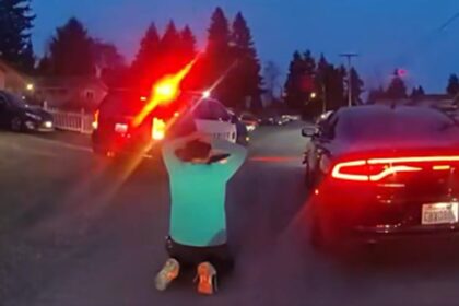 "Criminale in carriera" con un "bong personalizzato" incorporato nell'auto arrestato per la 98esima volta a Washington dopo un inseguimento ad alta velocità