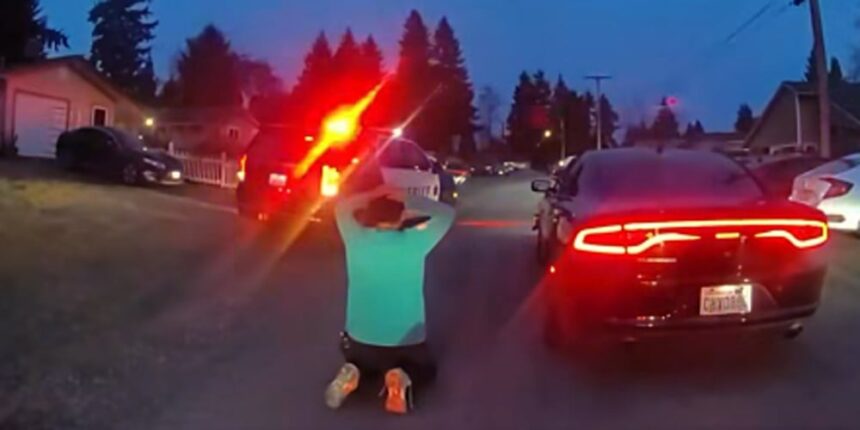 "Criminale in carriera" con un "bong personalizzato" incorporato nell'auto arrestato per la 98esima volta a Washington dopo un inseguimento ad alta velocità