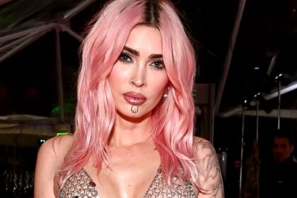 Megan Fox torna su Instagram con una serie di foto audaci, MGK lascia un commento civettuolo