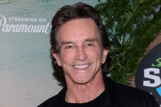 Jeff Probst avrebbe dovuto fare un cameo in "Send Help", gli scrittori rivelano l'idea originale