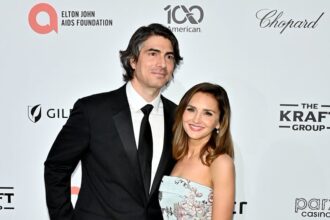 Le star distintive Brandon Routh e Rachael Leigh Cook fanno il loro debutto sul tappeto rosso come coppia!
