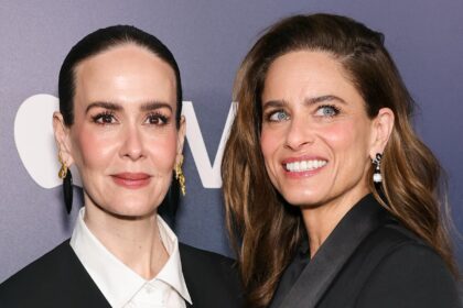 Sarah Paulson mostra sostegno alla migliore amica di lunga data Amanda Peet dopo la diagnosi di cancro al seno