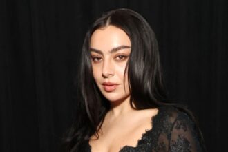 Il film "The Moment" di Charli xcx è ora disponibile su Apple TV e Prime Video