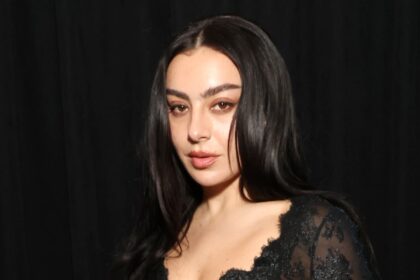 Il film "The Moment" di Charli xcx è ora disponibile su Apple TV e Prime Video