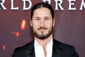 Val Chmerkovskiy perde lo spettacolo "DWTS Live Tour" dopo essere stato ricoverato in ospedale per vertigini
