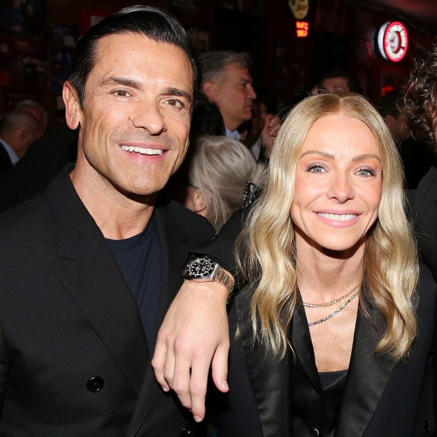 Kelly Ripa e il figlio di Mark Consuelos Joaquin Consuelos Debutto a Broadway: foto