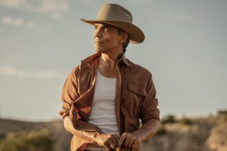 Quanti episodi ci sono nella quarta stagione di "Dark Winds"? Vedi la Guida – Vita a Hollywood