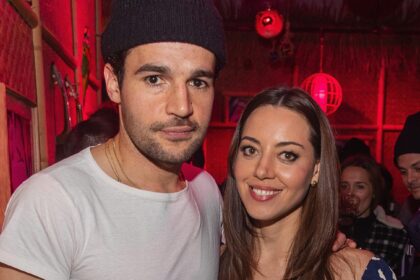 Chi è il fidanzato di Aubrey Plaza? 5 cose su Christopher 'Chris' Abbott – Vita a Hollywood