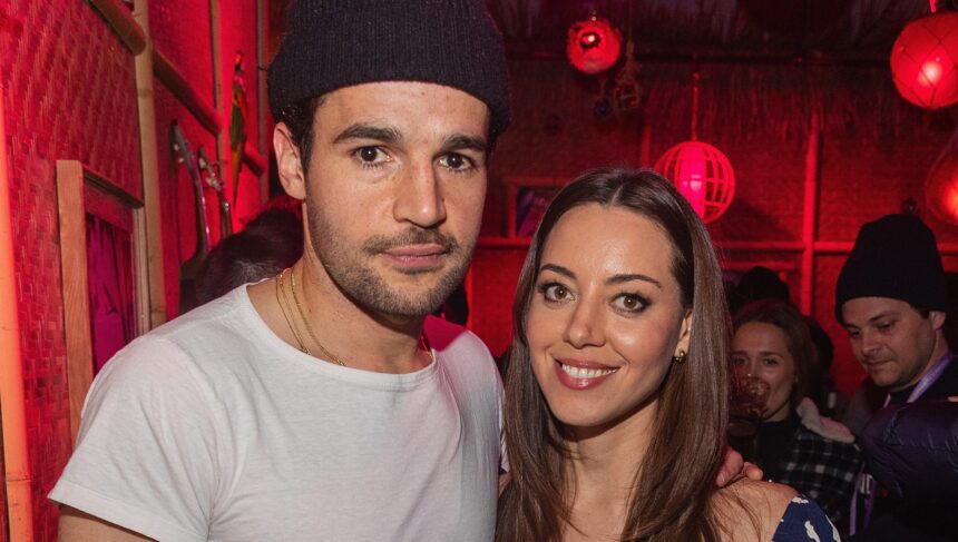 Chi è il fidanzato di Aubrey Plaza? 5 cose su Christopher 'Chris' Abbott – Vita a Hollywood