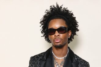 Quanti soldi ha oggi il cantante - Vita a Hollywood