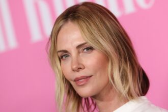Chi sono i genitori di Charlize Theron? Informazioni su sua madre Greda e suo padre - Vita a Hollywood