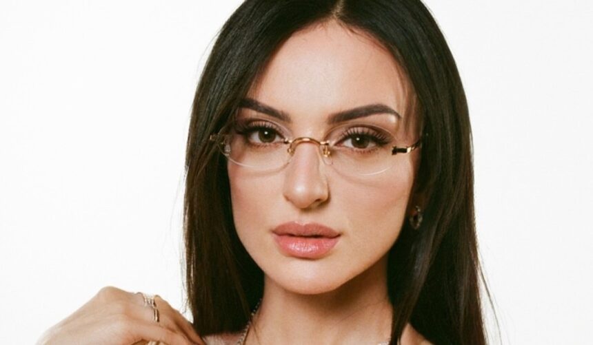 ''Non sono più la caricatura con occhialoni e frangetta'': Arisa, snella e sensuale, si riappropria della sua femminilità - Gossip.it