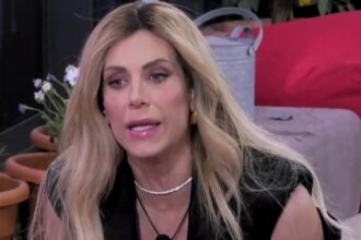 ''La porto in tribunale'': Paola Caruso contro Antonella Elia, prima finalista del GF Vip eletta dal pubblico - Gossip.it