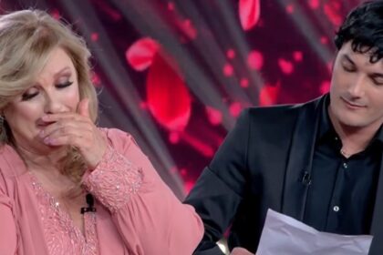 ''I miei fratelli sono gelosi'': Tina Cipollari per la prima volta in tv col suo secondo figlio Francesco - Gossip.it