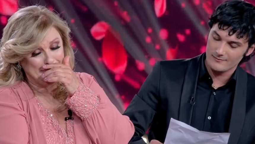 ''I miei fratelli sono gelosi'': Tina Cipollari per la prima volta in tv col suo secondo figlio Francesco - Gossip.it