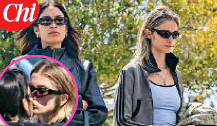 Elodie a Ibiza con Franceska Nuredini: mentre fanno acquisti al mercatino arriva il bacio sulle labbra, guarda - Gossip.it