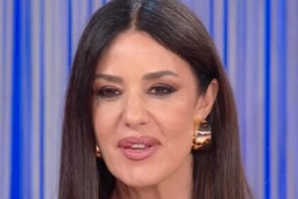 ''Ancora oggi combatto'': Alessia Fabiani in tv torna sul problema alle labbra causato dal chirurgo estetico - Gossip.it