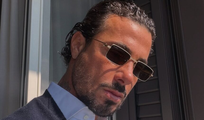 ''Trasformato in un tronista di Uomini e Donne'': Armando Izzo, ex di Raffaella Fico, sbotta dopo il mazzo di rose arrivato all’ex moglie - Gossip.it