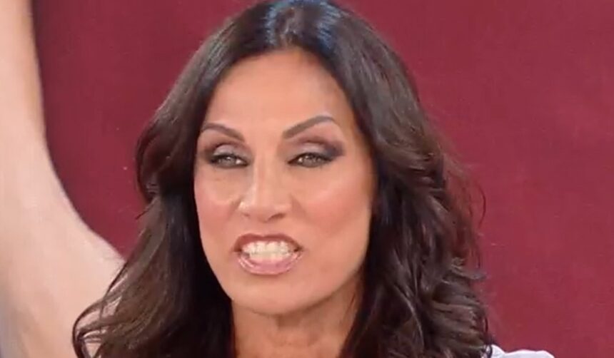 ''C’è una persona'': Annalisa Minetti a due anni dal divorzio in tv svela che è nuovamente fidanzata - Gossip.it