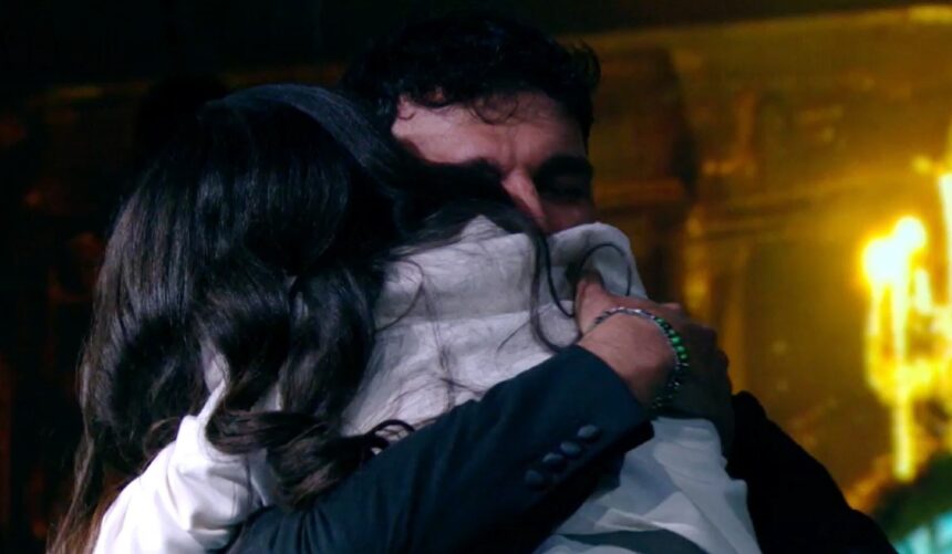 Raimondo Todaro crolla in lacrime al GF Vip: riceve la sorpresa più bella, riabbraccia la figlia 12enne, guarda - Gossip.it