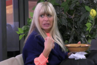 ''Non ce la faccio più'': Alessandra Mussolini litiga con Antonella Elia e piange, vuole abbandonare il GF Vip - Gossip.it