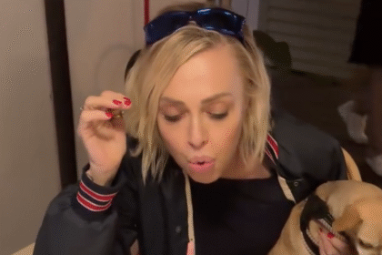 ''Sono contenta di non averne fatti'': Paola Barale festeggia i 59 anni al ristorante e parla dei figli non avuti su F - Gossip.it