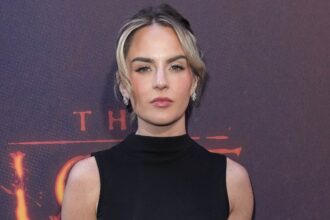 JoJo reagisce all'orario di chiusura degli scacchi prima delle prove di Broadway