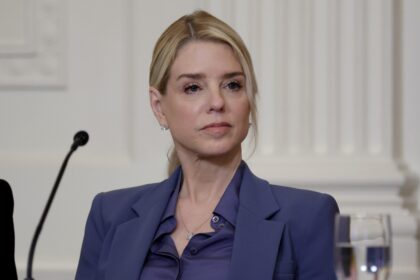Pam Bondi ha il cancro? Aggiornamenti sanitari sulle condizioni della tiroide – Hollywood Life