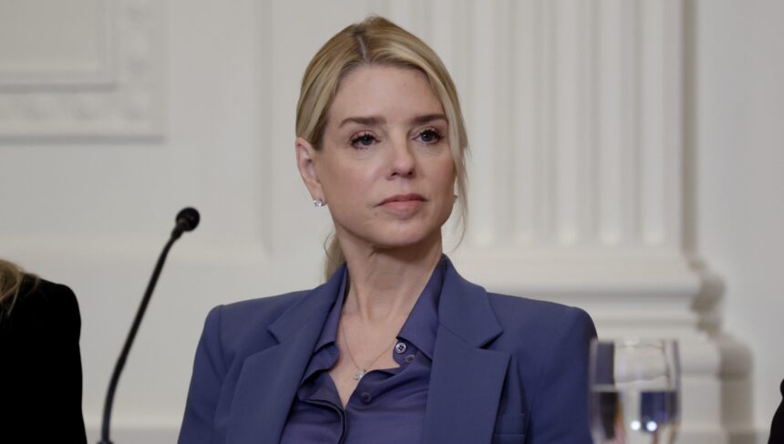 Pam Bondi ha il cancro? Aggiornamenti sanitari sulle condizioni della tiroide – Hollywood Life