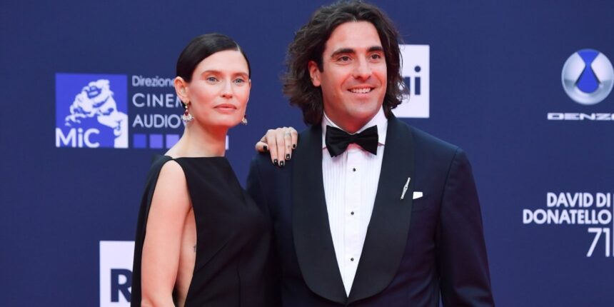 Bianca Balti e il fidanzato Alessandro Cutrera innamoratissimi ai David di Donatello: primo red carpet mano nella mano, foto - Gossip.it